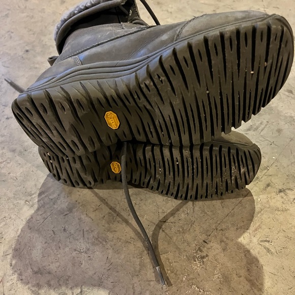 Women’s size 7 UGG boots - Picture 4 of 4